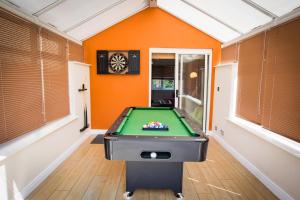 Comfy 3BR City Home - Near Deansgate - Perfect for Work, Leisure & Stadium Visits with Parking