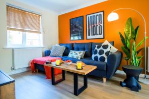 Comfy 3BR City Home - Near Deansgate - Perfect for Work, Leisure & Stadium Visits with Parking