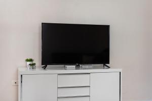 Beachfront Apartment - Near Beach & City