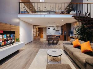 Hi-Home Suites - Penstudio Westlake Hanoi