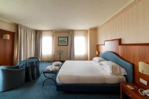 Junior Suite room in PHI Hotel Astoria