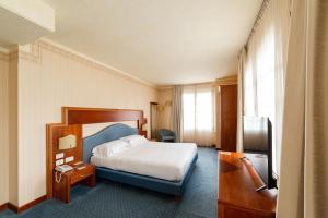 Standard Double Room room in PHI Hotel Astoria