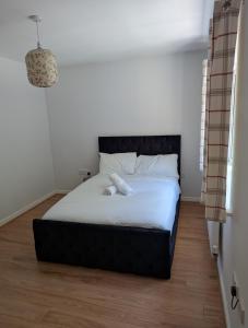 Enbrook Luxury Lodge with Garage and Driveway