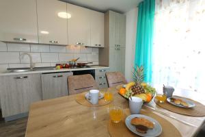 Deluxe One-Bedroom Apartment room in Apartments Mirjana