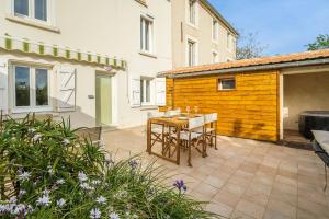 Appartements La Bastide - Terrasse - Jacuzzi : photos des chambres