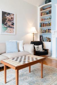 Riverside Charm - A stones throw to the river