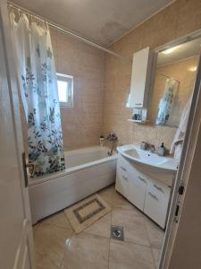 Cozy Sea View-Steps from Porto