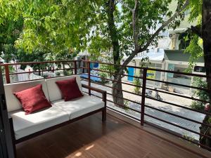 Island Getaway Villa - 5BR La Collinette House