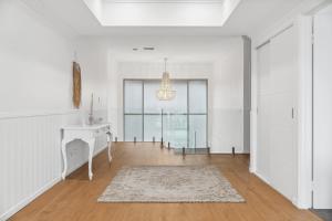 Luxury Six bed room Canal House!