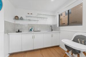 Luxury Six bed room Canal House!