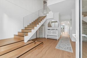 Luxury Six bed room Canal House!