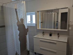 Maisons de vacances Maison 6 personnes, Piscine privee, jardin : photos des chambres