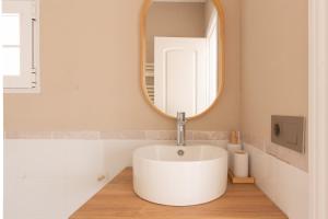 Arena Marina - Pool and relaxation near the airport