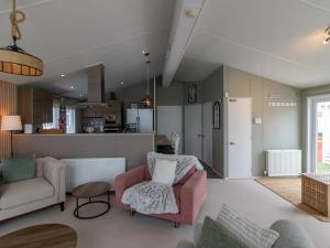 Pass the Keys Cozy 2-Bed Lodge by the Sea – Whitley Bay Retreat