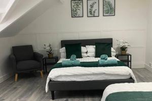 2 Bed Flat - Sleeps 6 - Parking - Wifi