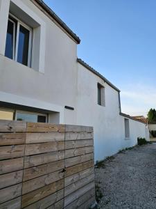 Maisons de vacances Le 6 - B Saint Xandre : photos des chambres