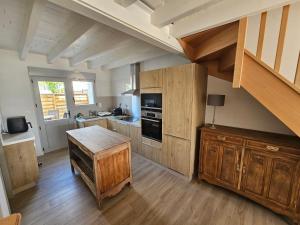 Maisons de vacances Le 6 - B Saint Xandre : photos des chambres