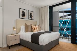 Luxury 16 on Bree Apartments