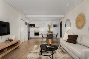 Luxury 16 on Bree Apartments