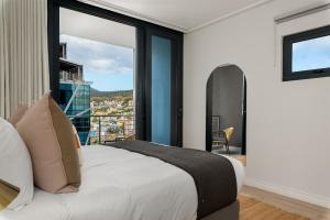 Luxury 16 on Bree Apartments