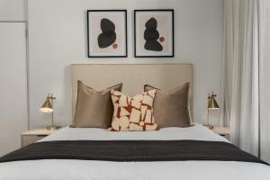 Luxury 16 on Bree Apartments