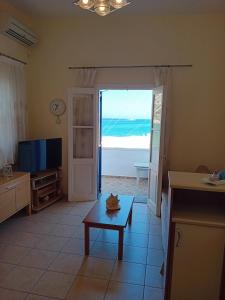 Maranto home, on the beach of Sifnos!