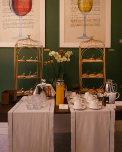 De Bonart Naples, Curio Collection By Hilton