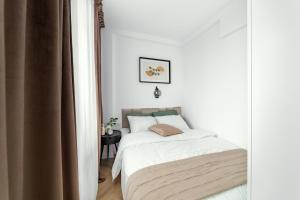 Bright Apartment Close to PGE with Parking by Noclegi Renters