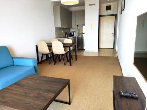 Hillside Apartment with Infinity Pool and Sea View