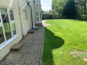 Superb 2 bedroom town apartment, quiet location