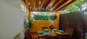 Tuscan Loft - 7 Guests with Patio