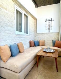 H2O Apartment with sea view & pool