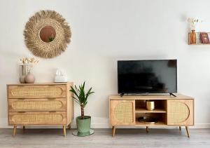 Cozy Studio, Terrace and Beach