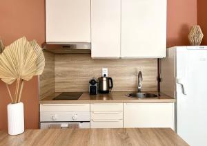 Cozy Studio, Terrace and Beach