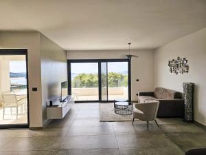 2-Bedroom Apartment with Balcony and Sea View room in Luxury Apartments Baotić