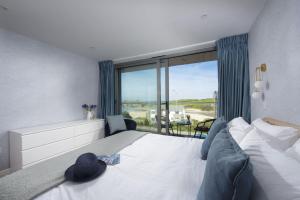 Porth Beach Apartment - Sea Views - Free Parking - Free Wi-Fi