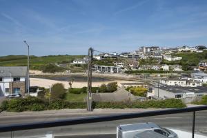 Porth Beach Apartment - Sea Views - Free Parking - Free Wi-Fi