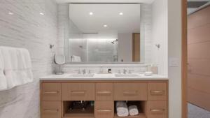 Luxe 2 Bedroom Ski In, Ski Out Residence In Snowmass Base Village