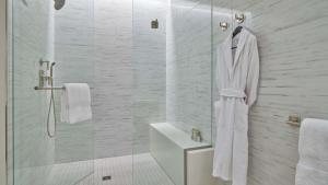 Luxe 2 Bedroom Ski In, Ski Out Residence In Snowmass Base Village