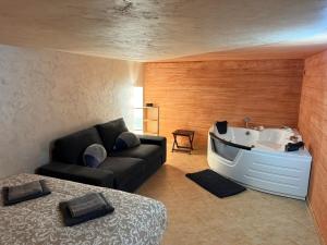 Modern Apartment with Jacuzzi in Novi Sad Center