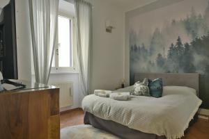 VLAD HOUSE, CLOSE THE COLOSSEUM