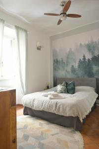 VLAD HOUSE, CLOSE THE COLOSSEUM