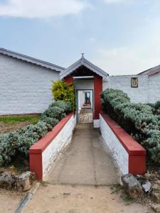Estate Bungalow with Waterfall, Mountain & Valley Views