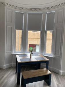 Spacious 2 bed sleeps 5 above traditional music pub