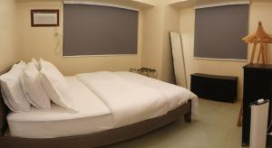 New corner unit 1BR at Avida with Espresso machine