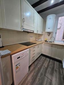 Family Flat Near Ramblas BCN 5 rooms