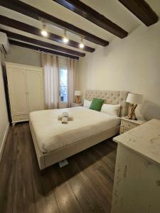 Five Room Family Flat Near Ramblas