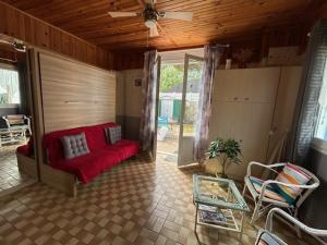 Maisons de vacances Maison calme avec jardinet, proche plage et Parc de Royan - FR-1-494-56 : photos des chambres