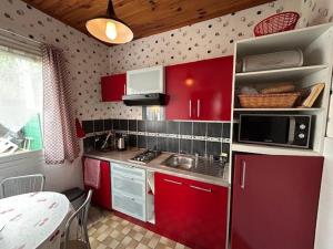 Maisons de vacances Maison calme avec jardinet, proche plage et Parc de Royan - FR-1-494-56 : photos des chambres