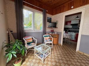 Maisons de vacances Maison calme avec jardinet, proche plage et Parc de Royan - FR-1-494-56 : photos des chambres